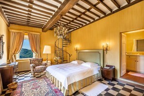 4 habitaciones, tabla de planchar con plancha y cuna de viaje 