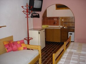 Iron/ironing board, free WiFi, bed sheets, wheelchair access