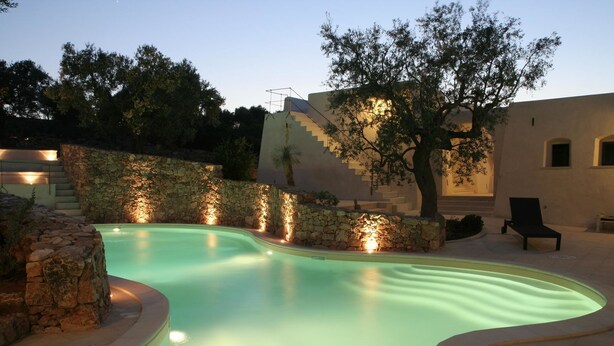A swimming pool with stone walls and steps leading up to a building. - Country Resort in Torre Suda with 1 bedrooms sleeps 2 (Torre Suda)