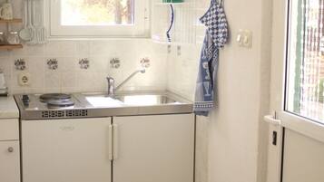 Fridge, stovetop, dishwasher, toaster