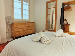 2 bedrooms, desk, iron/ironing board, WiFi - FS2 - Spacious 2 bedroom. Sarrià - Hospital Clinic (Barcelona)