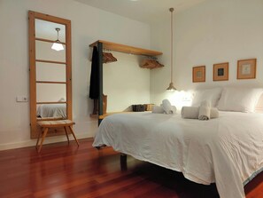 2 makuuhuonetta, työpöytä, silitysrauta/-lauta, Wi-Fi