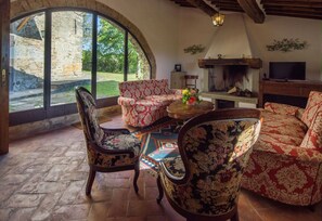 TV, fireplace, DVD player, stereo