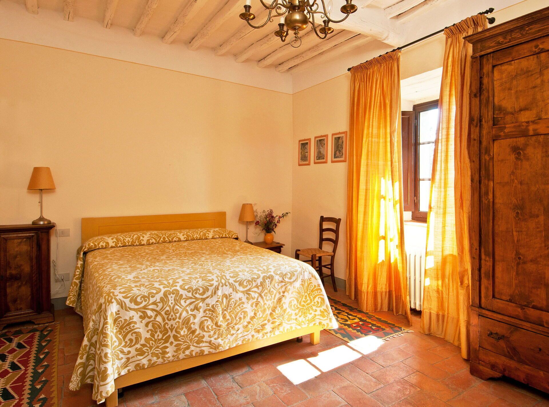 4 bedrooms, iron/ironing board, travel cot, free WiFi