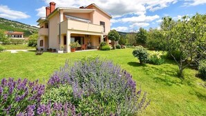 A two-story house with a garden in front. - Apartment in Roč with Terrace, Air condition, WIFI, Washing machine (4194-2) (Roc)