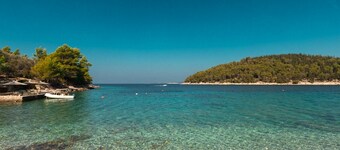 Robinson home 3439-1 for 9 Pers. in Vela Luka