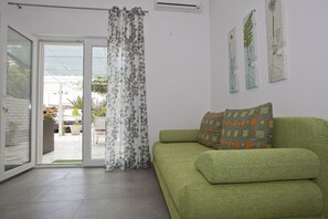 TV - Apartment in Duće with Seaview, Terrace, Air condition, WIFI (850-1) (Duce)