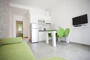 TV - Apartment in Duće with Seaview, Terrace, Air condition, WIFI (850-1) (Duce)