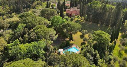 Montelopio Villa 6 makuuhuonetta ja 12 vuodepaikkaa