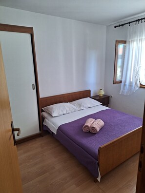 1 bedroom, free WiFi, bed sheets