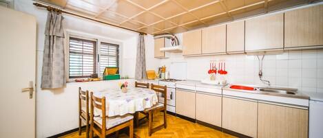 Frigorífic, forn, placa de cuina i torradora