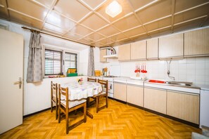 Fridge, oven, stovetop, toaster