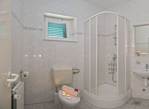 Shower, towels - Apartment in Bol with Seaview, Terrace, Air condition, WIFI (3758-2) (Bol)