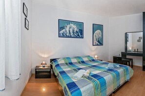 1 bedroom, free WiFi, bed sheets