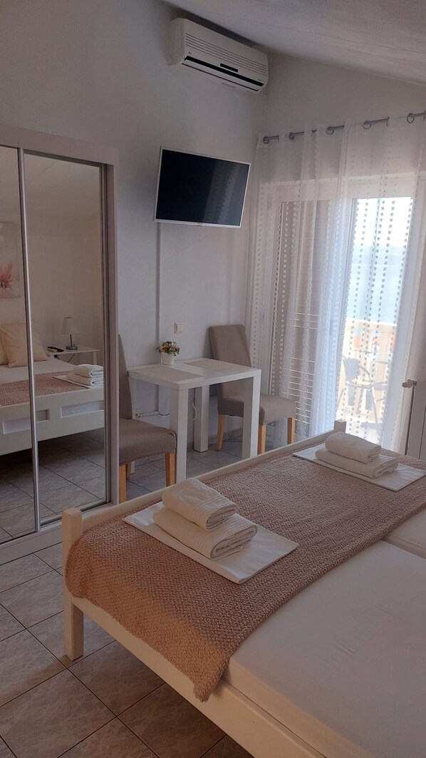 Accès au Wi-Fi (inclus), literie fournie