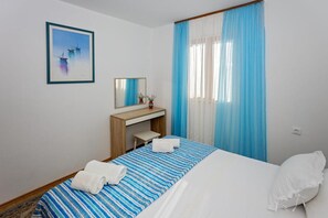 1 bedroom, free WiFi, bed sheets - Apartment in Rogoznica with Terrace, Air condition, WIFI, Dishwasher (3338-2) (Rogoznica)