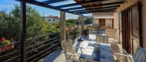 屋外ダイニングエリア