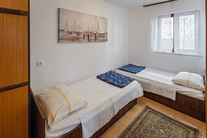 2 bedrooms, free WiFi, bed sheets, wheelchair access