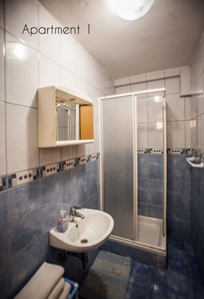 シャワー、タオル