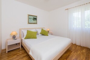 2 bedrooms, free WiFi, bed sheets - Apartment in Bol with Seaview, Terrace, Air condition, WIFI (155-1) (Bol)