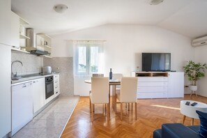 Kühlschrank, Ofen, Herdplatte, Geschirrspüler