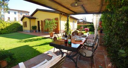 Country House / Farm House in Capannori with 2 bedrooms sleeps 6