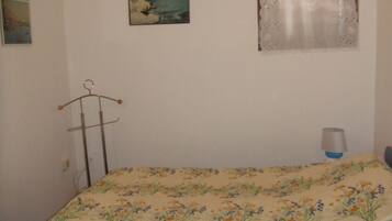 2 bedrooms, in-room safe, iron/ironing board, free WiFi