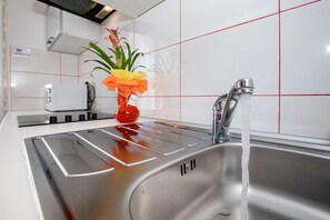 Réfrigérateur, four, cafetiÚre/bouilloire, bouilloire électrique