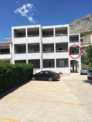 Exterior - Apartment in Omiš with Seaview, Balcony, Air condition, WIFI (3422-1) (Omiš)