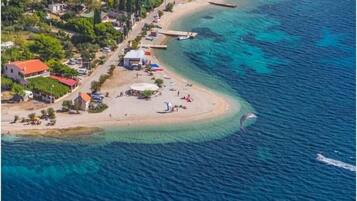 Una playa cerca