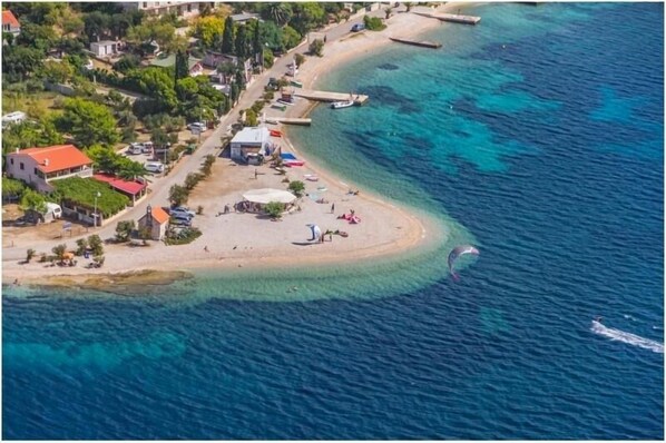 Una playa cerca