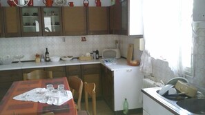 Refrigerador, horno, placa de cocina, lavavajillas