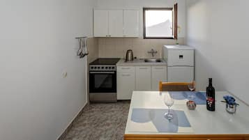 Refrigerador, horno, parrilla de estufa y lavavajillas