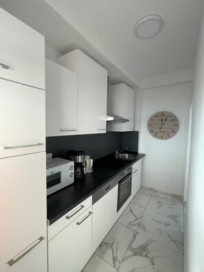Fridge, microwave, coffee/tea maker, electric kettle - Apartment in Crikvenica with Seaview, Balcony, Air condition, WIFI (3492-4) (Crikvenica)