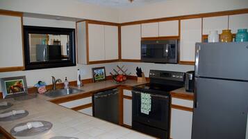 Fridge, oven, dishwasher, coffee/tea maker