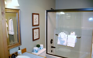 Towels - On the Promenade 1st floor. Spectacular Panoramic Ocean Views, Patio with grassy (Seaside)