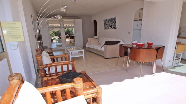 TV - Studio apartment for 2/4 people - Air conditioning - Private garden - Near downtown - Sainte... (STE MAXIME)