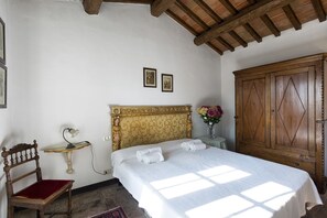 1 bedroom, travel cot, free WiFi