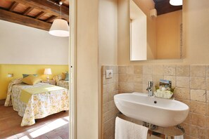 Dusche, Haartrockner, Bidet