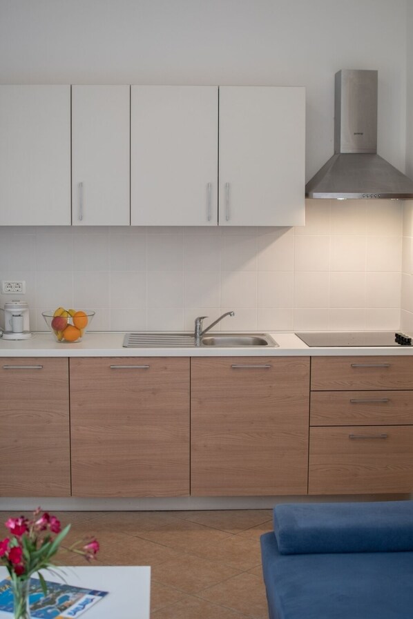 Fridge, microwave, dishwasher, coffee/tea maker