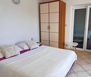 1 bedroom, free WiFi, bed sheets