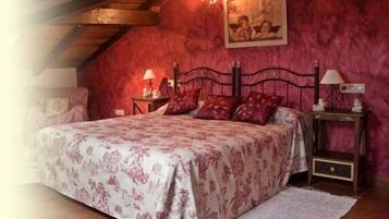 6 dormitorios, escritorio, tabla de planchar con plancha y cuna de viaje