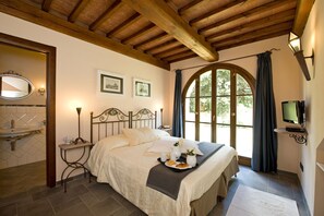 4 camere, ferro/asse da stiro, culla da viaggio, Wi-Fi gratuito