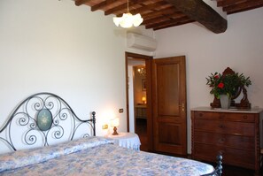 3 bedrooms, iron/ironing board, travel crib, free WiFi