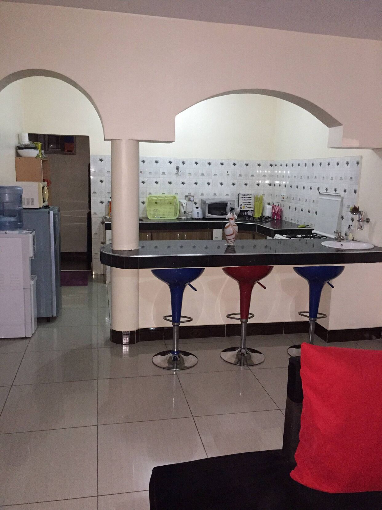 Mikrowelle, Wasserkocher mit Kaffee-/Teezubehör