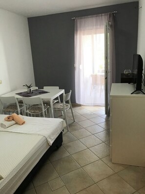 1 bedroom, free WiFi, bed sheets