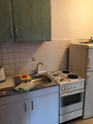 Fridge, microwave, coffee/tea maker, electric kettle