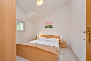 1 bedroom, free WiFi, bed sheets
