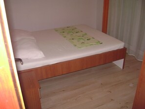 2 bedrooms, free WiFi, bed sheets, wheelchair access