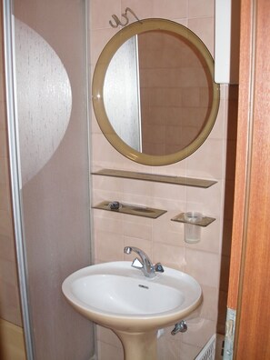 Bathtub, hair dryer, towels